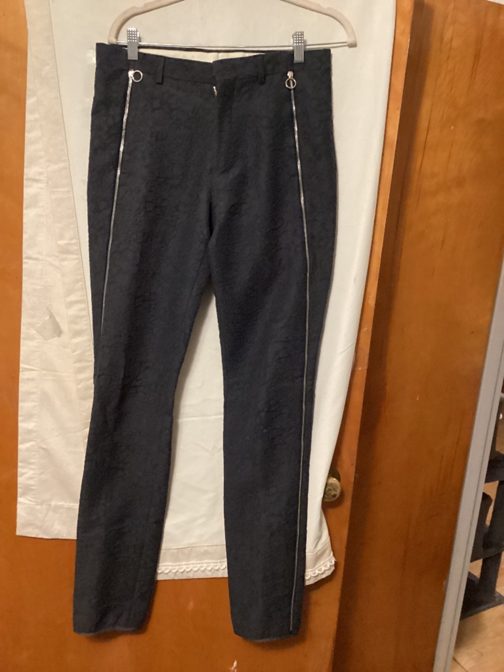 Paul Smith embossed metal  zip accent classy chic goth. Slim pants SZ 30